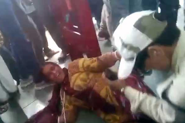 ভারতে গরুর মাংস বহনের অভিযোগে দুই নারীকে মারধর
