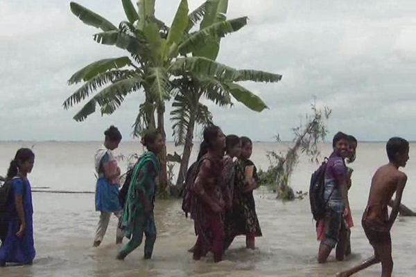 শরীয়তপুরে নিম্নাঞ্চল প্লাবিত, নদী ভাঙন