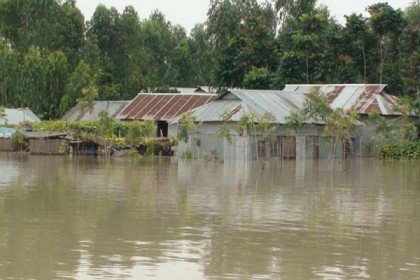 বিপাদসীমার রেকর্ড ভেঙেছে যমুনার পানি
