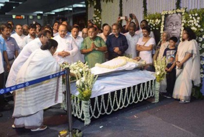 মহাশ্বেতা দেবীর শেষকৃত্য সম্পন্ন