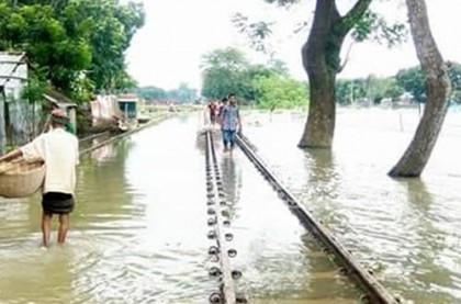 জামালপুরে বন্যায় সড়ক-রেল যোগাযোগ বন্ধ