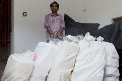 চাঁপাইনবাবগঞ্জে ২ হাজার বোতল ফেন্সিডিলসহ আটক ১