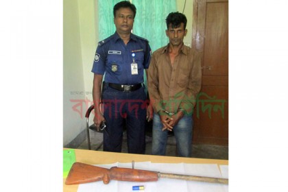 মোরেলগঞ্জে হত্যাসহ ২১ মামলার আসামি অস্ত্রসহ আটক