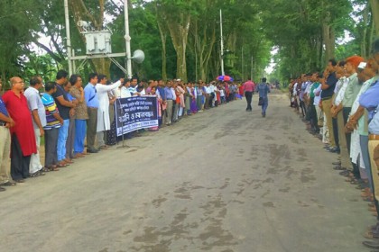
রাবিতে শিক্ষক সমিতির জঙ্গিবাদ বিরোধী মানববন্ধন