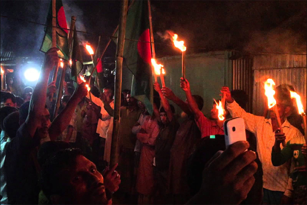 লালমনিরহাটে কেক কেটে ছিটমহল বিনিময়ের বর্ষপূর্তি উদযাপন