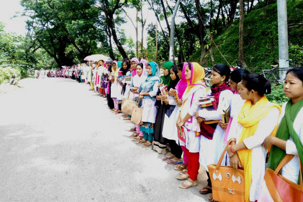 লামায় বিভিন্ন শিক্ষা প্রতিষ্ঠানে জঙ্গি বিরোধী মানববন্ধন