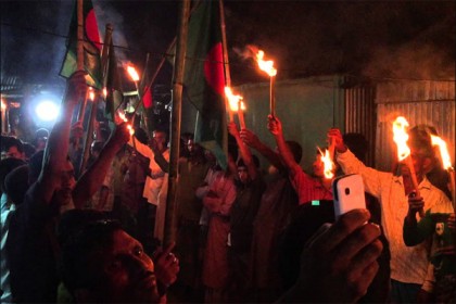লালমনিরহাটে কেক কেটে ছিটমহল বিনিময়ের বর্ষপূর্তি উদযাপন