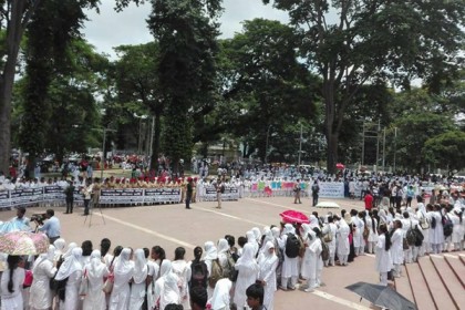 শিক্ষাপ্রতিষ্ঠানে জঙ্গিবাদের বিরুদ্ধে মানববন্ধন
