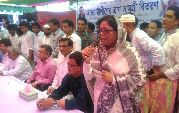 বন্যা দুর্গতদের পাশে আওয়ামী লীগ, ছাত্রলীগ নেতারা 