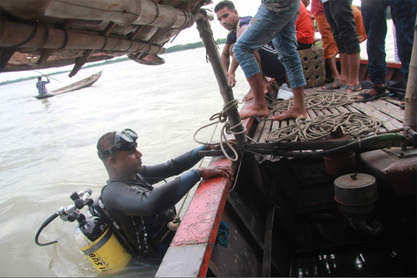 তুরাগ নদীতে গোসলে নেমে দু'জন নিখোঁজ