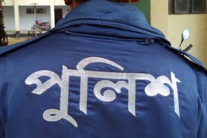 ঘুষ দাবির অভিযোগে কোতয়ালী থানার এসআই মান্নান ক্লোজড
