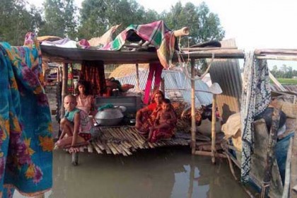সিরাজগঞ্জে পানি কমলেও দুর্ভোগ কমেনি