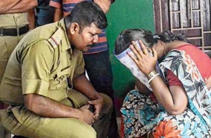 স্ত্রী ফেসিয়াল করবে শুনে মুখে এসিড ছুড়লেন স্বামী