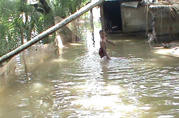 বাগেরহাটে বন্যায় শতাধিক ঘরবাড়ি প্লাবিত