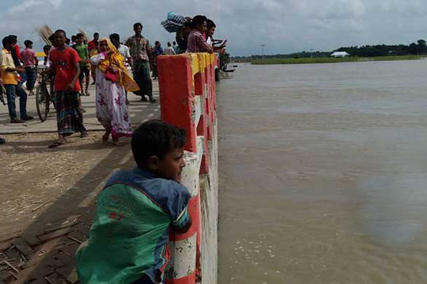 রাজবাড়ীতে ট্রলারডুবি, চারজনের লাশ উদ্ধার