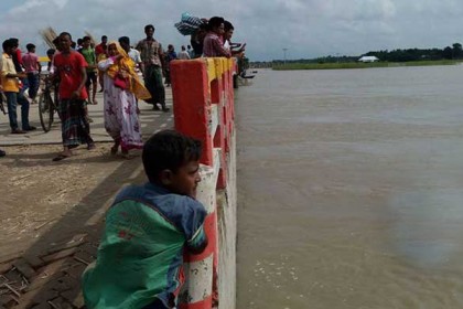 রাজবাড়ীতে ট্রলারডুবি, ৫ জনের লাশ উদ্ধার