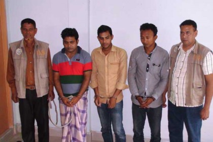পটুয়াখালীতে সিম জালিয়াতি চক্রের ৩ সদস্য আটক