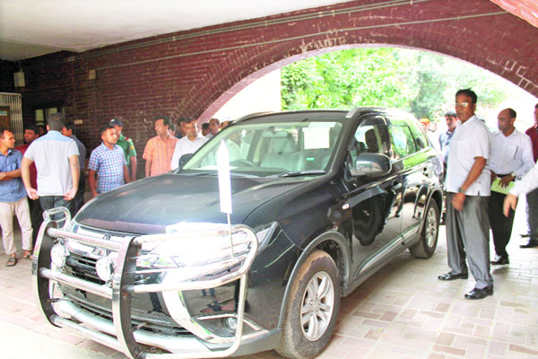 জেলা কর্মকর্তাদের গাড়ি দিল ইসি