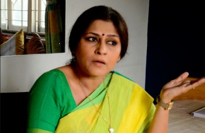 দীর্ঘ মিছিলে ভ্যানিটি ভ্যান দিতেই হবে রূপাকে!
