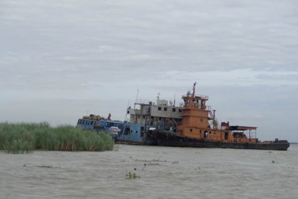 মাওয়া-মঙ্গলমাঝির ঘাটে নৌ চলাচল বন্ধ