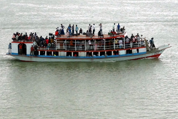 ৩৭ ঘণ্টা পর পাটুরিয়া-দৌলতদিয়ায় লঞ্চ সার্ভিস চালু