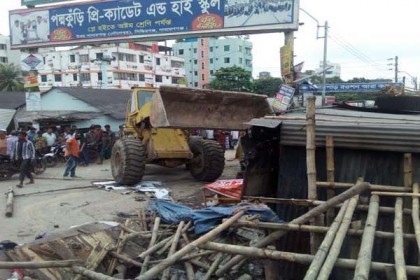 ঢাকা-চট্টগ্রাম মহাসড়কের পাশে অবৈধ স্থাপনা উচ্ছেদ