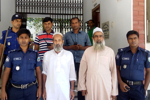 সিরাজগঞ্জে ককটেল-জিহাদী বাইসহ আটক ২