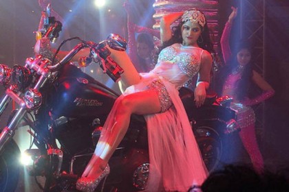 ১০ লাখ পেরিয়ে 'ডানাকাটা পরী' (ভিডিও)