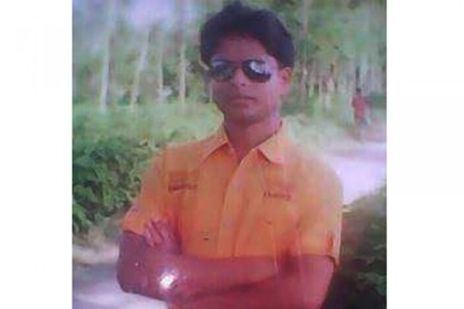 যৌতুকের কাছে অসহায় এক ভ্যানচালক পিতা