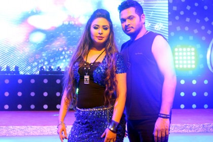 প্রথমবার আইটেম গানে তিথি