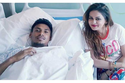 মুস্তাফিজকে দেখতে গেলেন নাফিসা কামাল