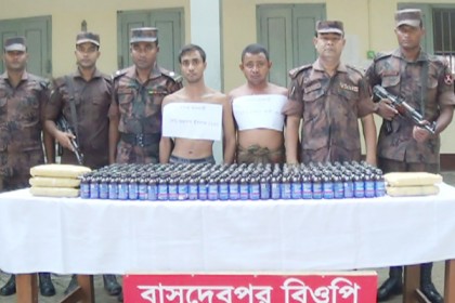 দিনাজপুরে ফেন্সিডিলসহ আটক ২