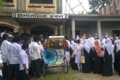 কালিহাতীতে শিক্ষকের বিরুদ্ধে যৌন হয়রানীর অভিযোগ, কলেজ ভাংচুর