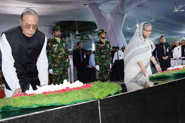 বঙ্গবন্ধুর প্রতিকৃতিতে রাষ্ট্রপতি ও প্রধানমন্ত্রীর শ্রদ্ধা