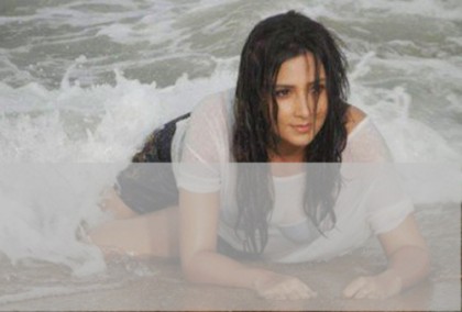 ইতালির বিচে শুভশ্রীর ছবি ভাইরাল!