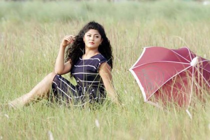সানি লিওনের শরীরে নিজের মাথা দেখে বিব্রত মৌসুমি