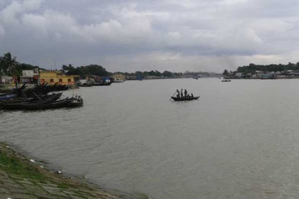 মেঘনায় নৌকাডুবিতে নিখোঁজ ২ ভাইয়ের সন্ধান মেলেনি
