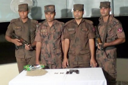 সীমান্তে অস্ত্র ও গুলি উদ্ধার