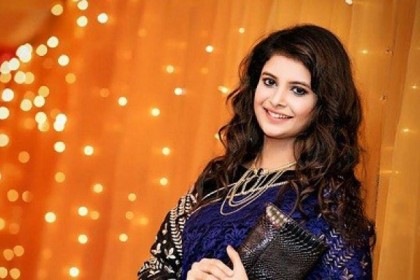 ছিনতাইয়ের কবলে শবনম ফারিয়া