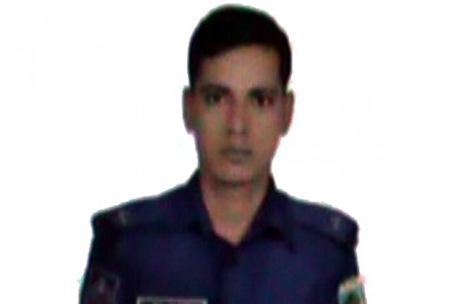 জয়পুরহাটে পুলিশের পুকুরে পুলিশের লাশ