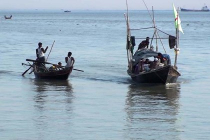 ভরা মৌসুমেও মেঘনায় মিলছে না ইলিশ, বিপাকে জেলেরা
