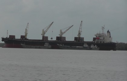 নৌযান শ্রমিকদের ধর্মঘট, মংলায় পণ্য ওঠা নামা বন্ধ