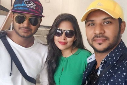 আমেরিকা যাচ্ছেন তারা তিনজন
