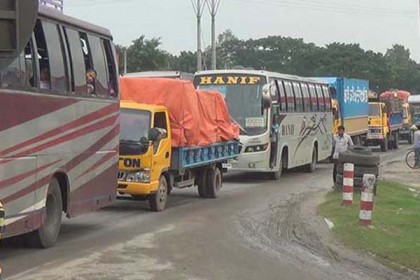 ঢাকা-টাঙ্গাইল মহাসড়কে তীব্র যানজট