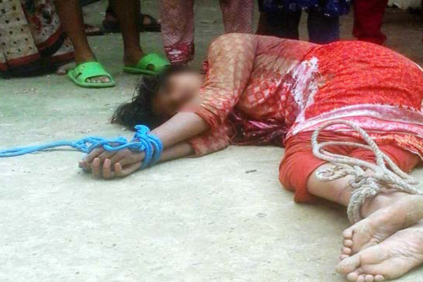 গৃহবধূকে হাত-পা বেঁধে নির্যাতন, মৃত ভেবে পালাল স্বামী-শাশুড়ি