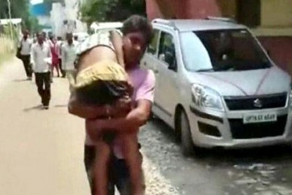 
ফিরিয়ে দিল সরকারি হাসপাতাল, বাবার কাঁধেই মারা গেল শিশু
