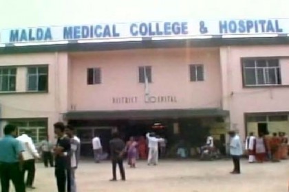 হাসপাতালেই বৃদ্ধার কপালে কামড়াল সাপ!