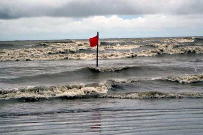 দেশের সমুদ্রবন্দরে তিন নম্বর সতর্ক সংকেত