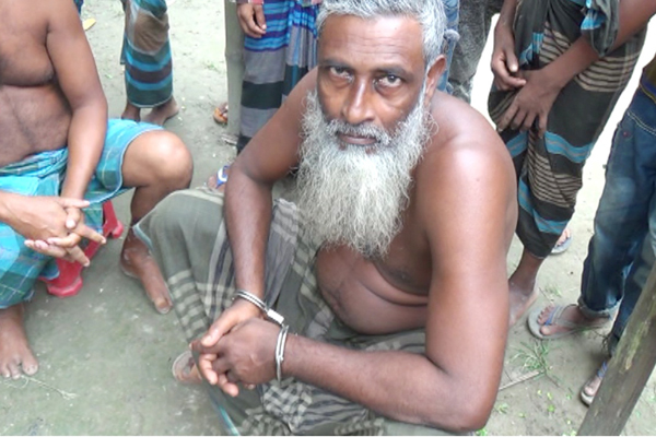 স্কুলছাত্রীকে 'ধর্ষণ চেষ্টায়' গ্রাম্য কবিরাজ আটক
