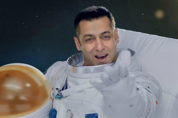 পৃথিবী ছেড়ে মহাকাশের উদ্দেশে সালমান!